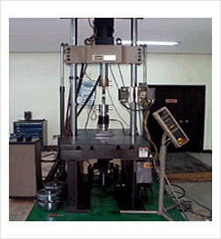 동적재료시험기